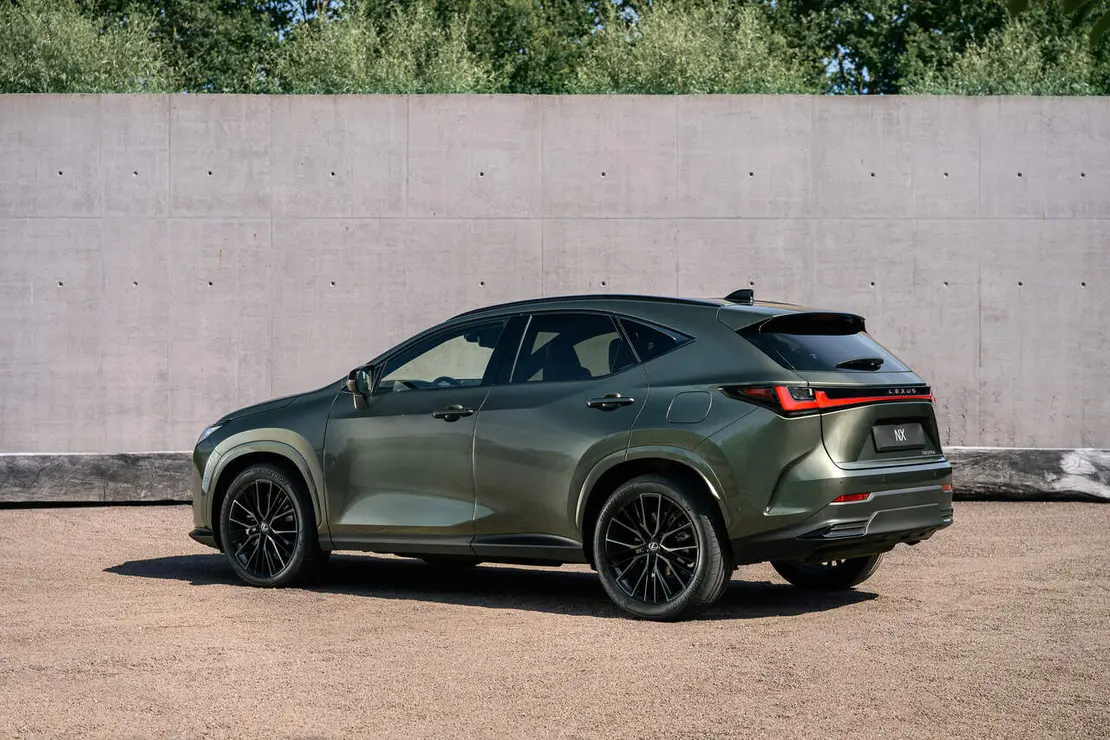 Lexus nx350h Luxury - Vista lateral y trasera