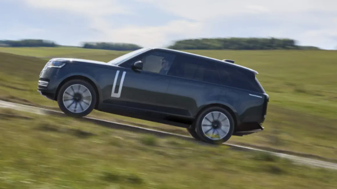Range Rover Electric - Subiendo una cuesta
