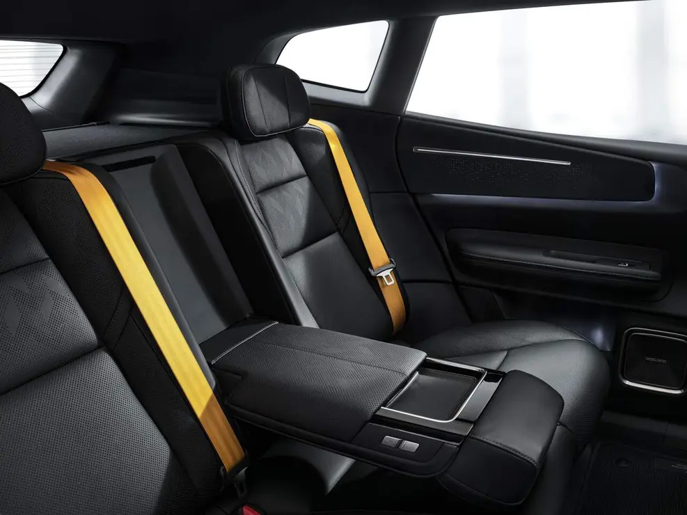 Polestar 4 SUV: Asientos traseros