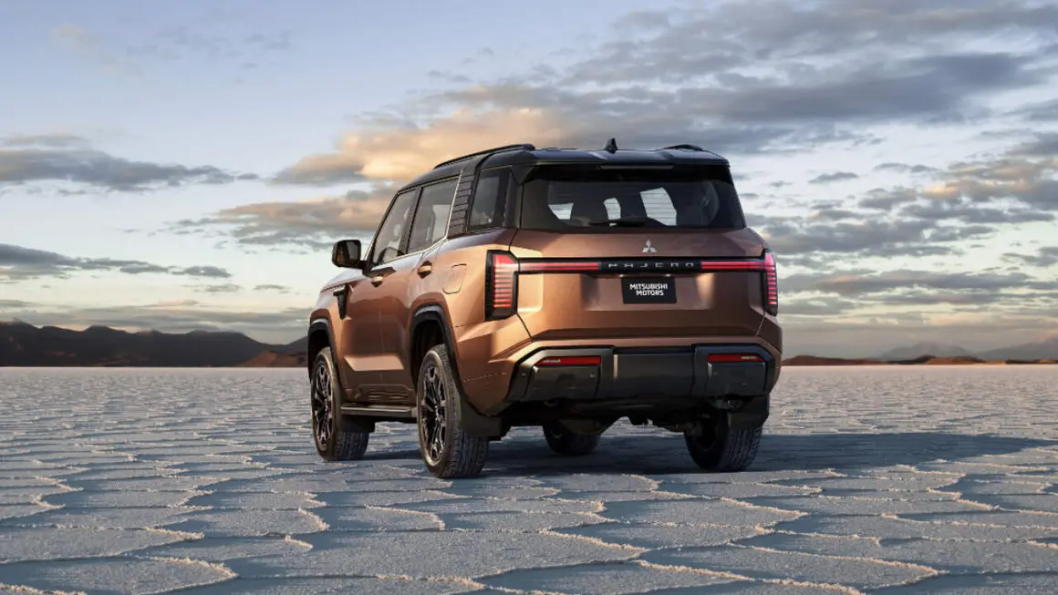 Mitsubishi Pajero(Montero) - Vista trasera