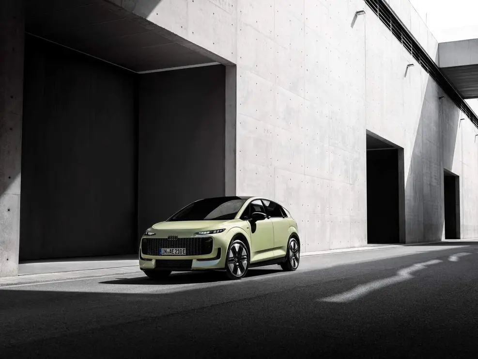 Audi A2 e-Tron (exterior) de color pistacho verde