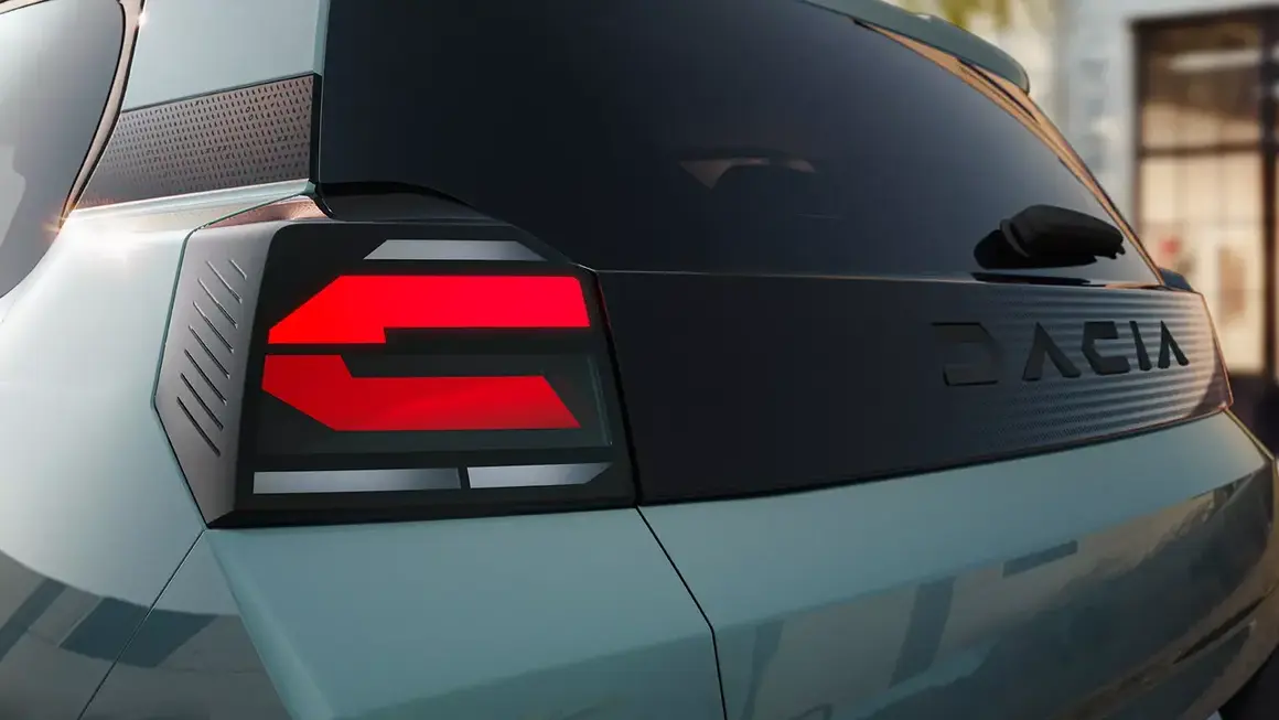 Dacia Spring 2027 - Detalle parte trasera (&oacute;pticas)