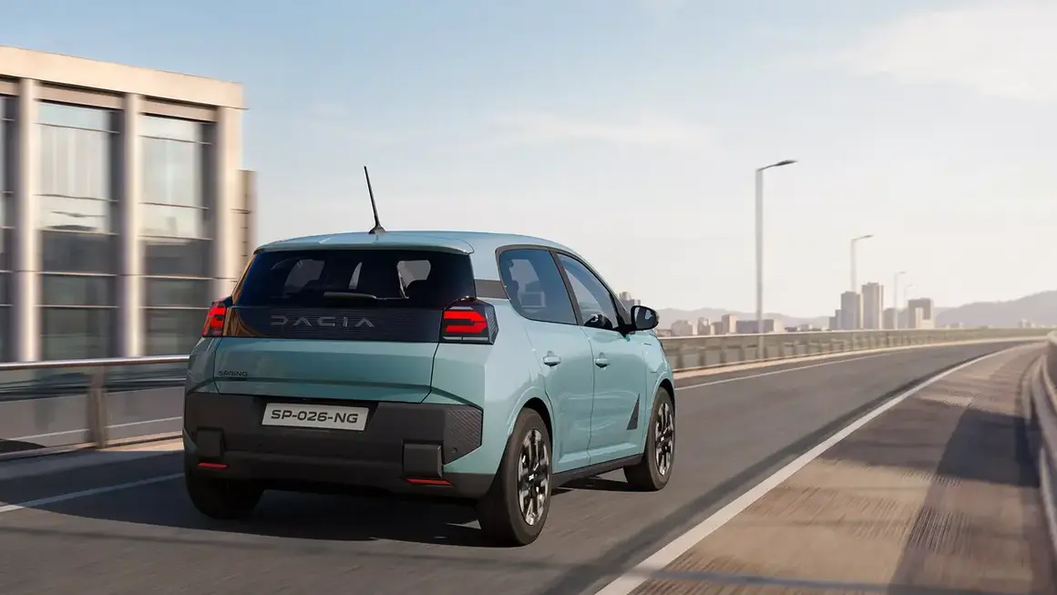 Dacia Spring 2027 - Vista trasera