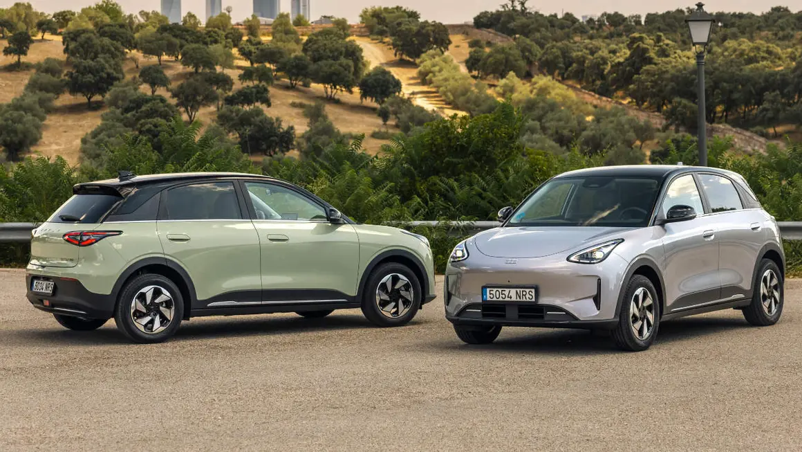 Geely E2 - Color verde y gris