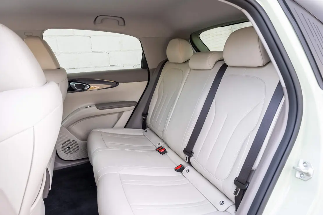 Geely E2 - Asientos traseros