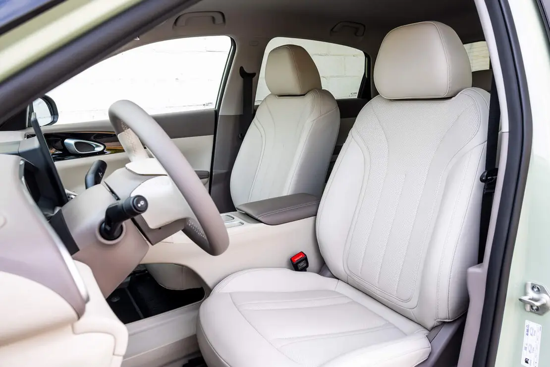 Geely E2 - Asientos delanteros