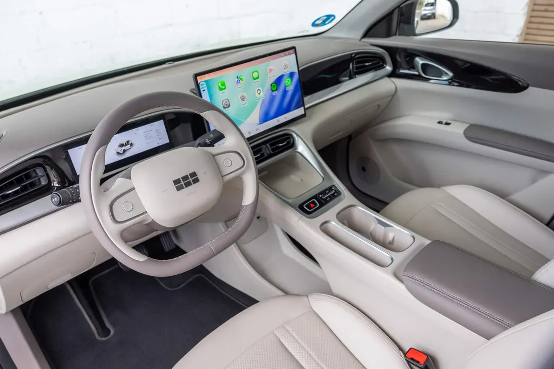 Geely E2 - Interior