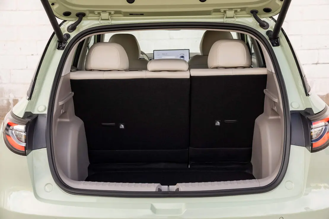 Geely E2 - Maletero trasero