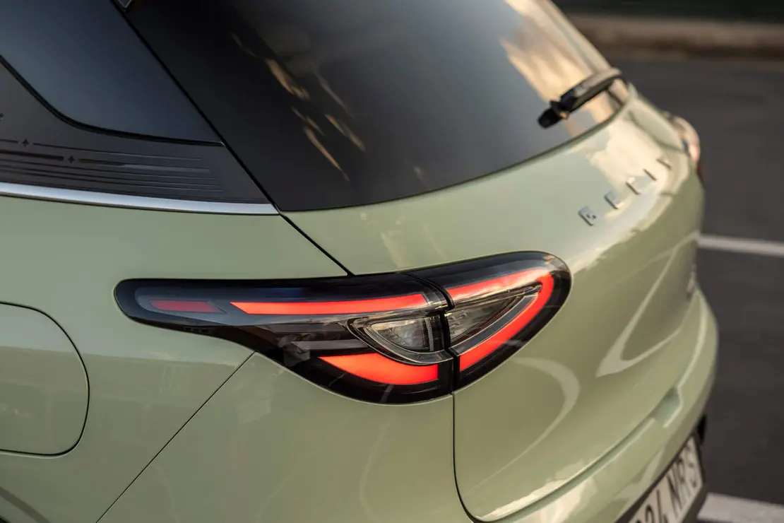 Geely E2 - Detalle ópticas traseras
