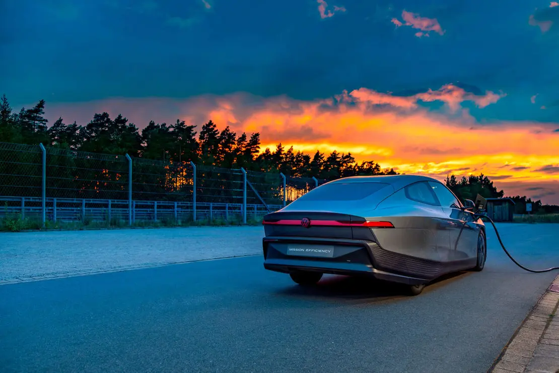 Volkswagen Mission Efficency - Cargando al atardecer