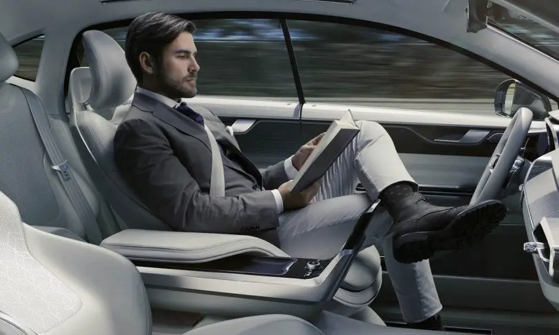 Imagen de  un autom&oacute;vil con conducci&oacute;n aut&oacute;noma