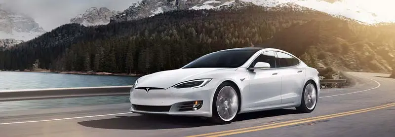 Imagen del Tesla Model S en color blanco