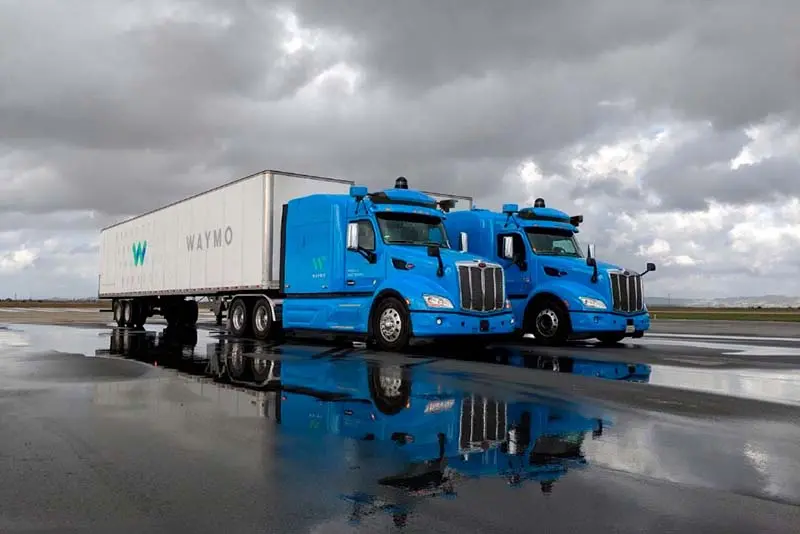 Imagen de camiones con conducci&oacute;n aut&oacute;noma de Waymo (Google)