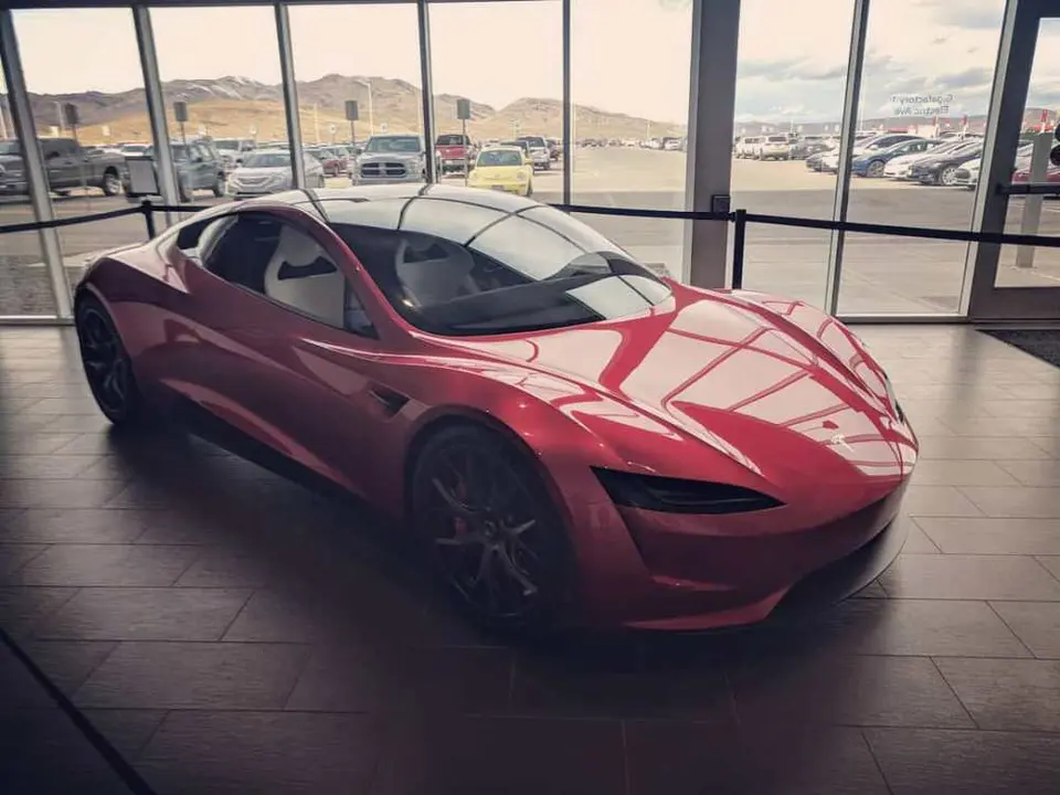 Tesla Roadster en color rojo