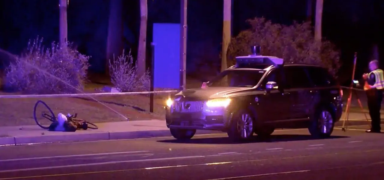 Imagen del atropello de un ciclista por un Volvo de Uber con conducci&oacute;n aut&oacute;noma