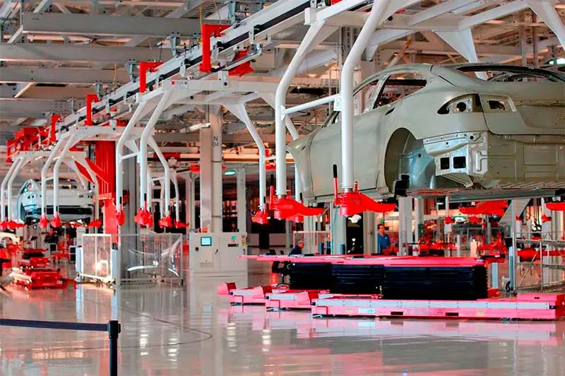 Imagen de la cadena de montaje de Tesla en la Gigafactory de Fremont (California)