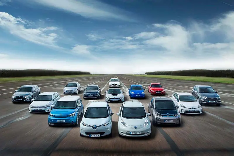 Foto con distintos coches el&eacute;ctricos