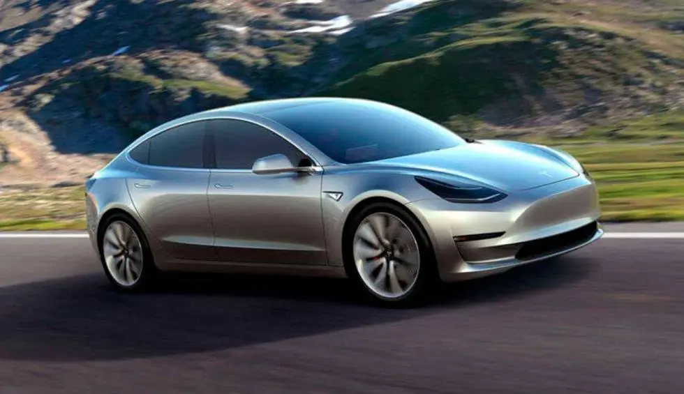 Tesla Model 3 en color gris