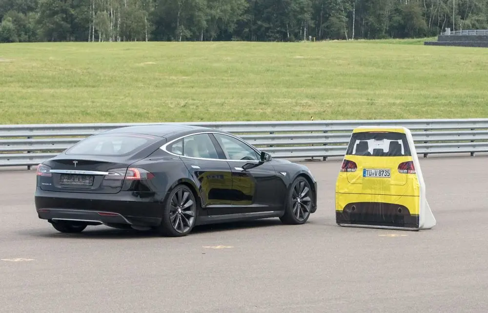 Prueba-Luxemburgo-TeslaModelS2015_01