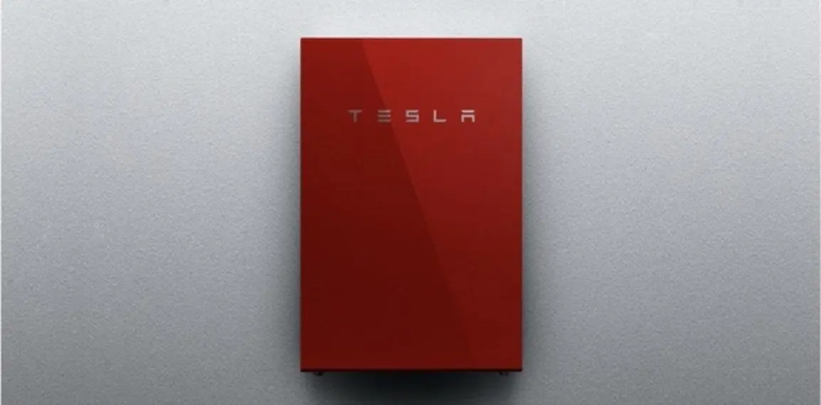 Powerwall Serie Founders en rojo de Tesla