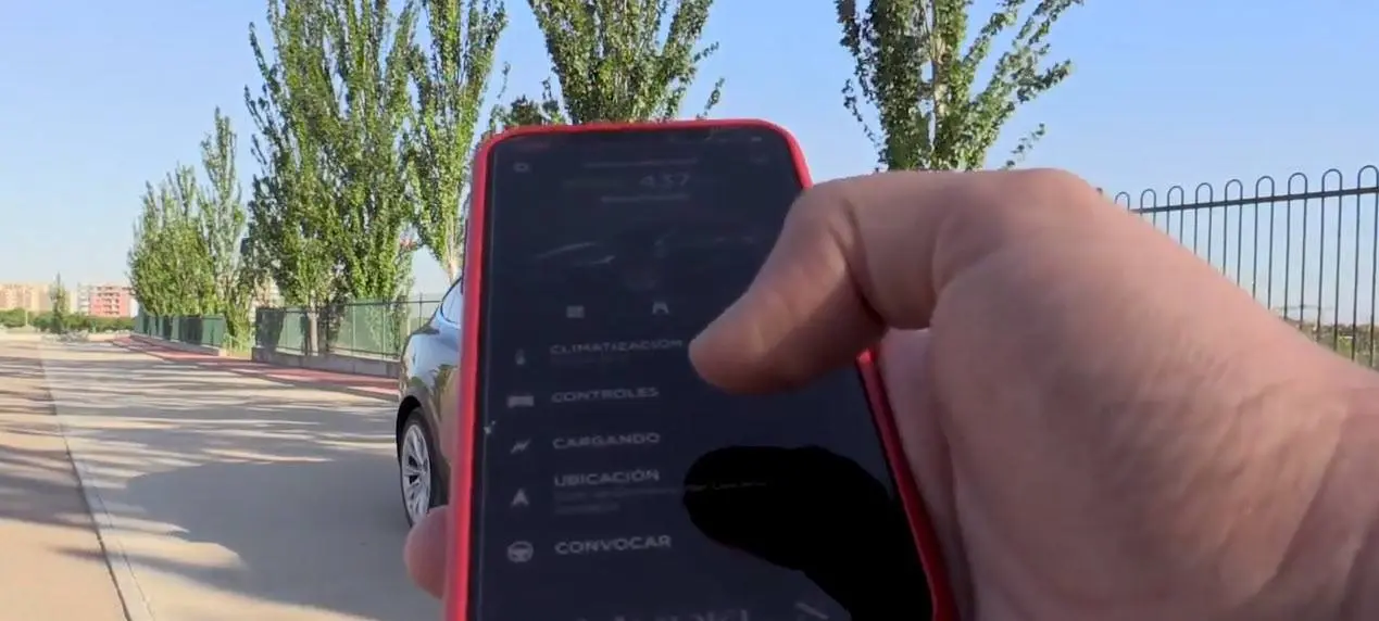 Opci&oacute;n Summon o Convocar en la APP de Tesla