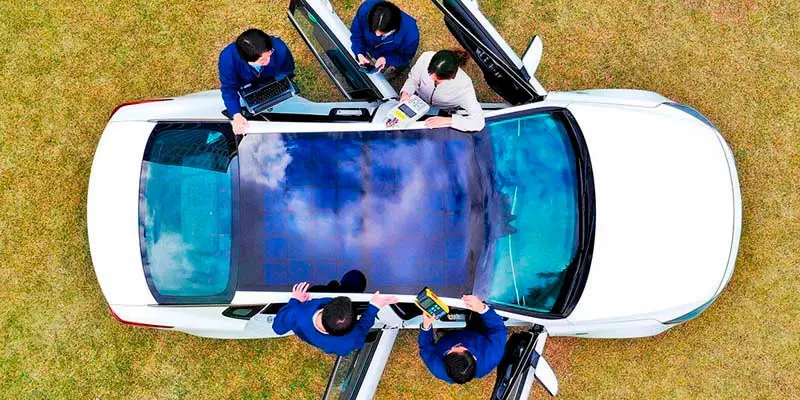 Techo solar de un coche el&eacute;ctrico