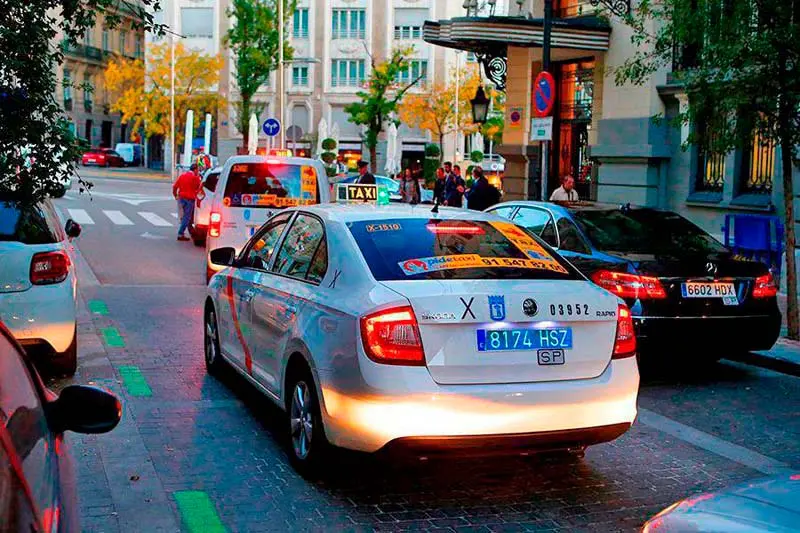 Matricula azul y blanca en taxis y VTC