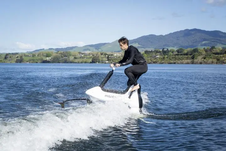 hydrofoiler-xe-1_manta5_sobre-el-agua