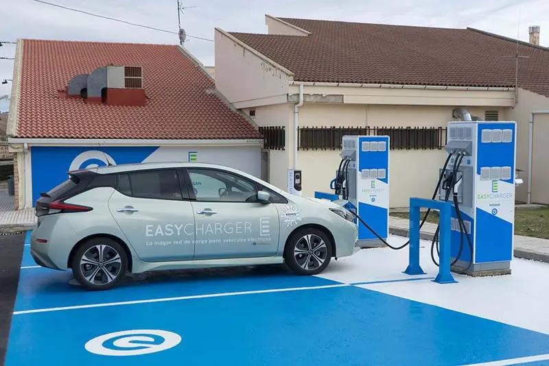 Primer punto de la red de cargas de EasyCharger y Nissan