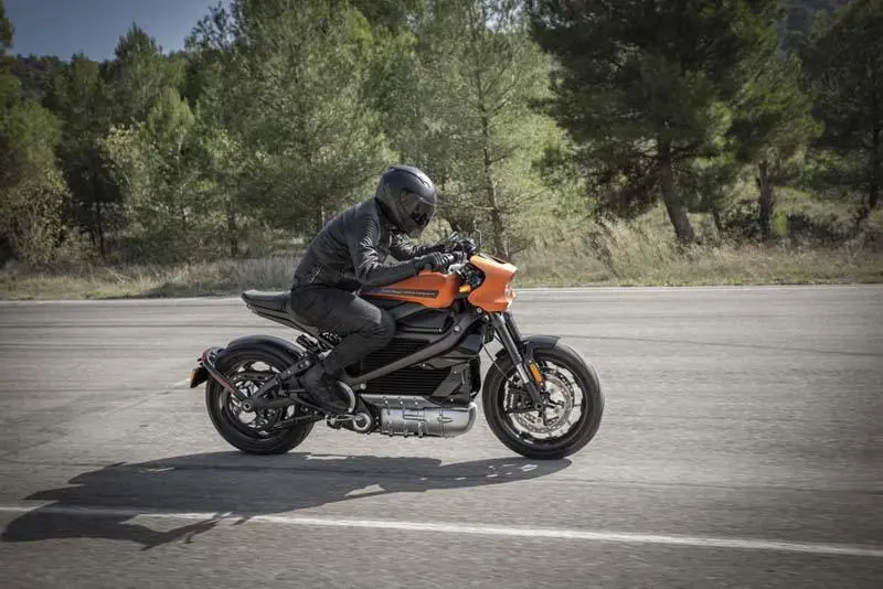 Harley-Davidson-LiveWire_CES-2019-Naranja-en-Movimiento