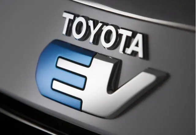 Toyota-Electrificacion2025-logoEV