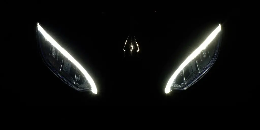 Imagen de los focos de la moto el&eacute;ctrica Lightning Strike