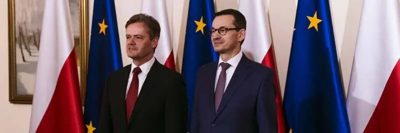 Markus_Sch&auml;fer_mercedes-benz-(izq)_Mateusz_Morawiecki_ministro-polonia(drcha)