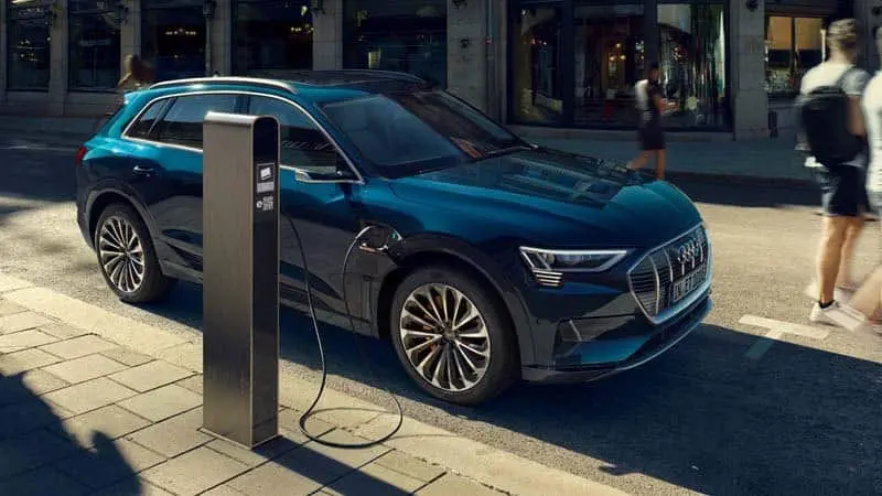 audi-e_tron-cargando