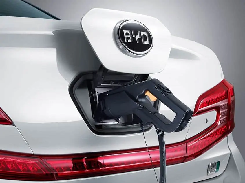 BYD E6 caargando