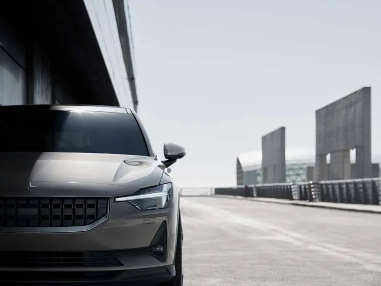 Volvo-Polestar-2_morro-delantero
