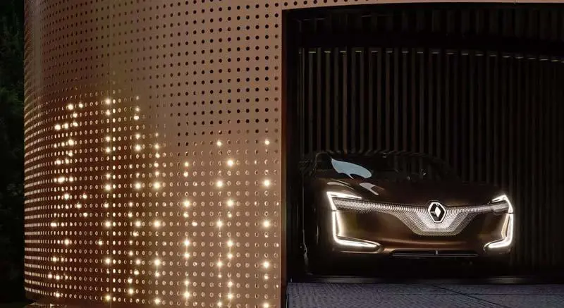 renault-symbioz-concept-frontal-luces-encendidas