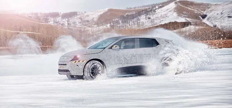 Byton-M_Byte-SUV-electrico-pruebas-invierno-mongolia-interior-China_derrapando-nieve