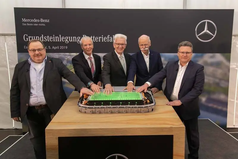 Mercedes-Benz anunciando su nueva f&aacute;brica en Unterturkheim (Alemania)