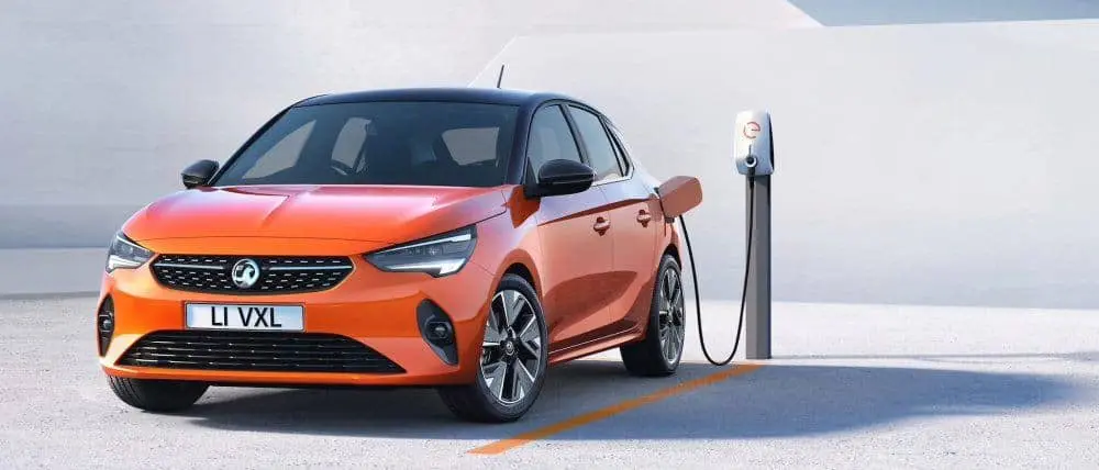 opel-corsa-electrico_cargando