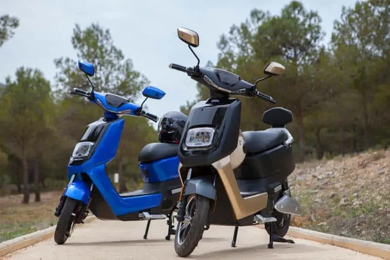 Scooter-electrica_NEXT-NX1_color-azul-marron