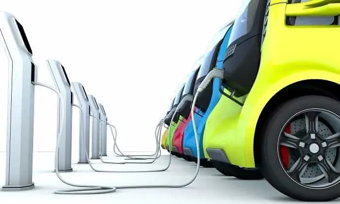 coche-electrico-cargando