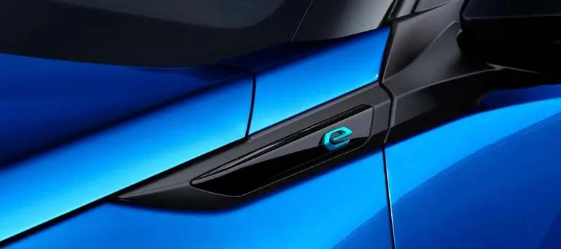 Peugeot e-2008 - monograma "e" distintivo de la versi&oacute;n el&eacute;ctrica