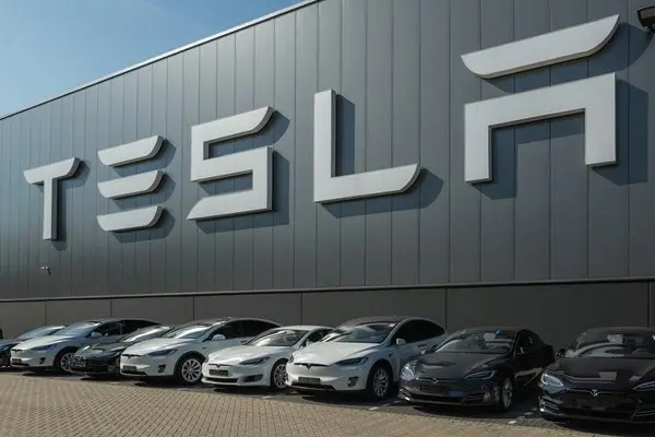 tesla-fachada