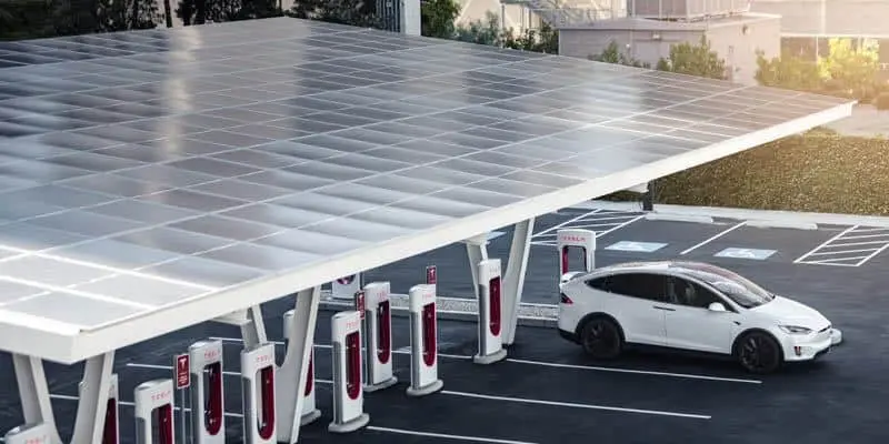 tesla-supercharger-v3-las-vegas-powerpacks-energia-solar