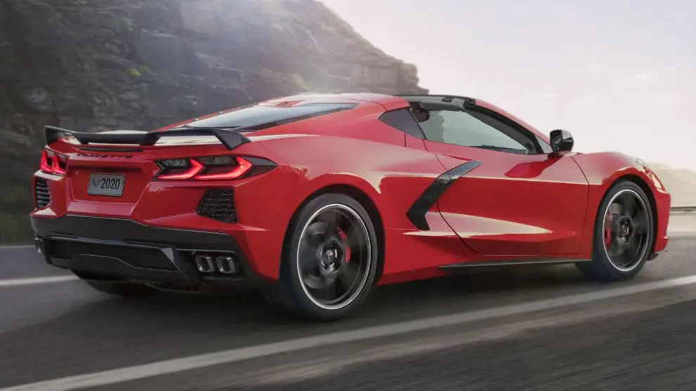 Chevrolet-Corvette-Stingray-2020-combustion