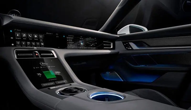 Foto del interior del Porsche Taycan al descubierto