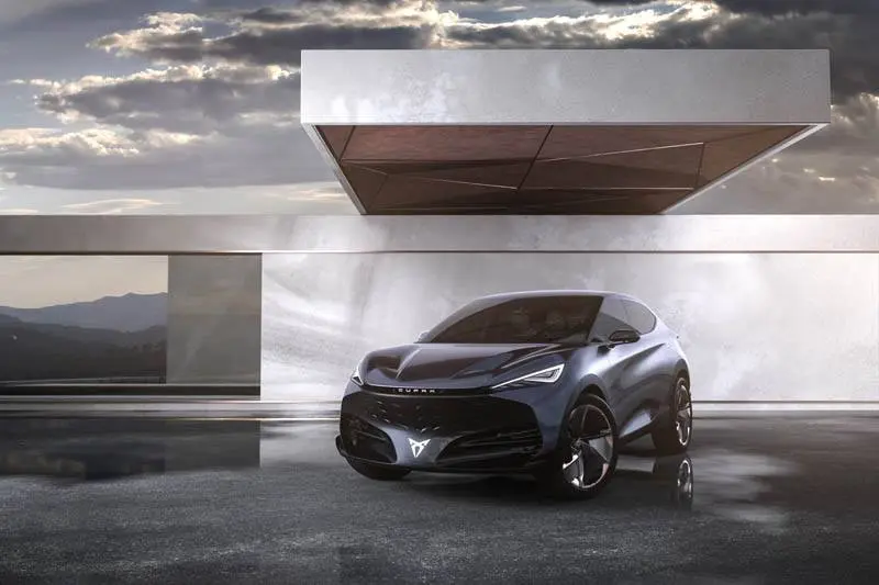 CUPRA-Tavascan-lateral_frontal_edificio
