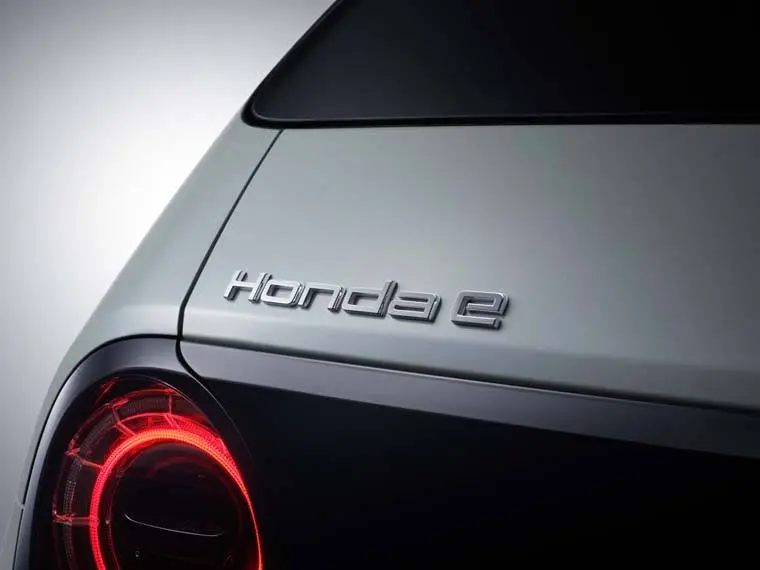 Honda E - detalle marca trasera