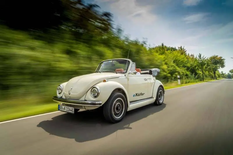 Foto de un Bettle convertido en coche el&eacute;ctrico